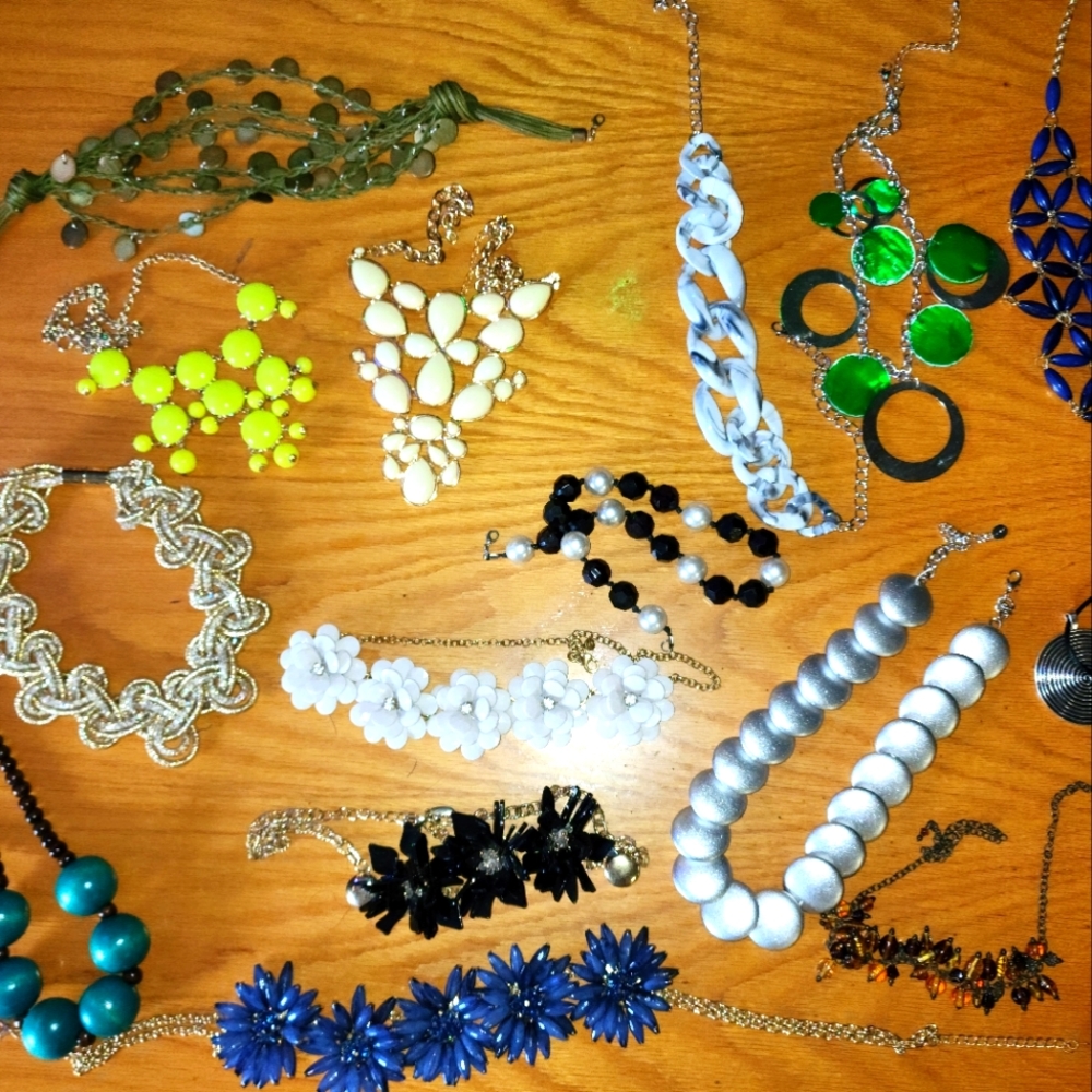 15 Pieces Vintage Necklace Bundle